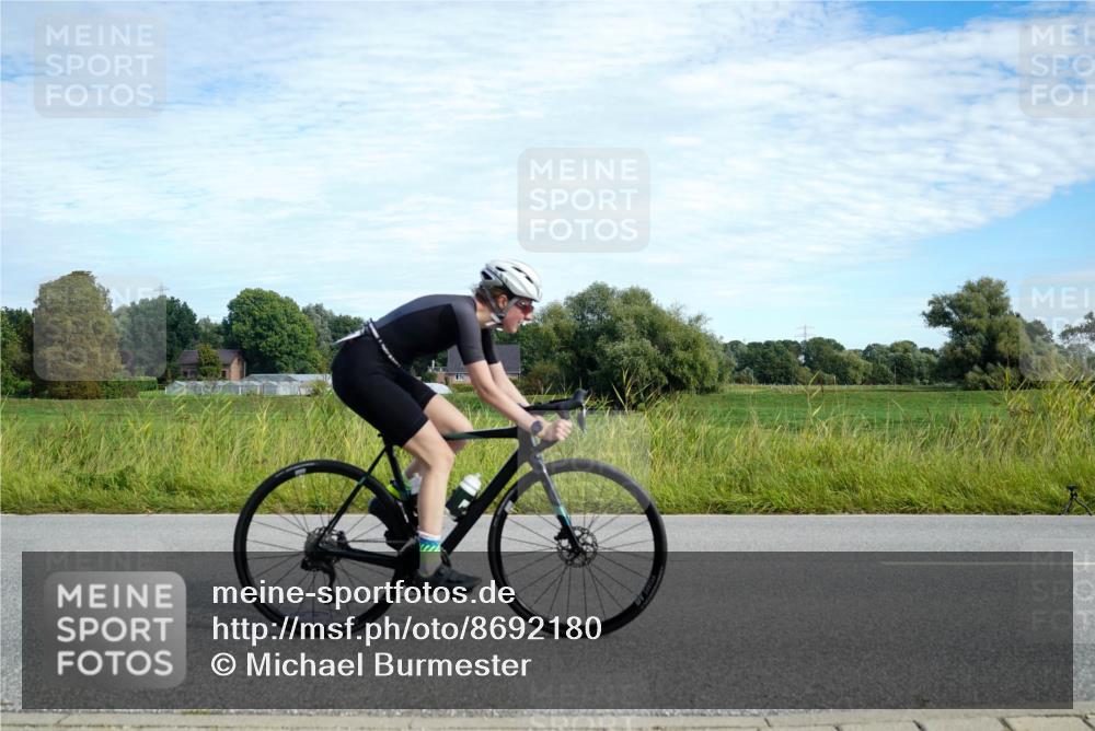 31.08.2025 - Elbe Triathlon Hamburg Michael Burmester http://msf.ph/oto/8692180 31.08.2025 10:26:50 Radfahren 801, 840, 987, 1145 meine-sportfotos.de
