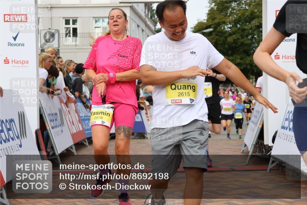31.08.2025 - 21. Blankeneser Heldenlauf Strokosch-Dieckow http://msf.ph/oto/8692198 31.08.2025 10:29:38 Ziel 2491, 2683, 2578, 2614, 2615, 2426, 2684, 2538, 2558, 2277 meine-sportfotos.de