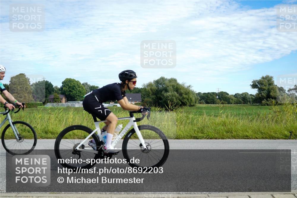 31.08.2025 - Elbe Triathlon Hamburg Michael Burmester http://msf.ph/oto/8692203 31.08.2025 10:27:49 Radfahren 401, 779, 1057, 1098, 1148 meine-sportfotos.de