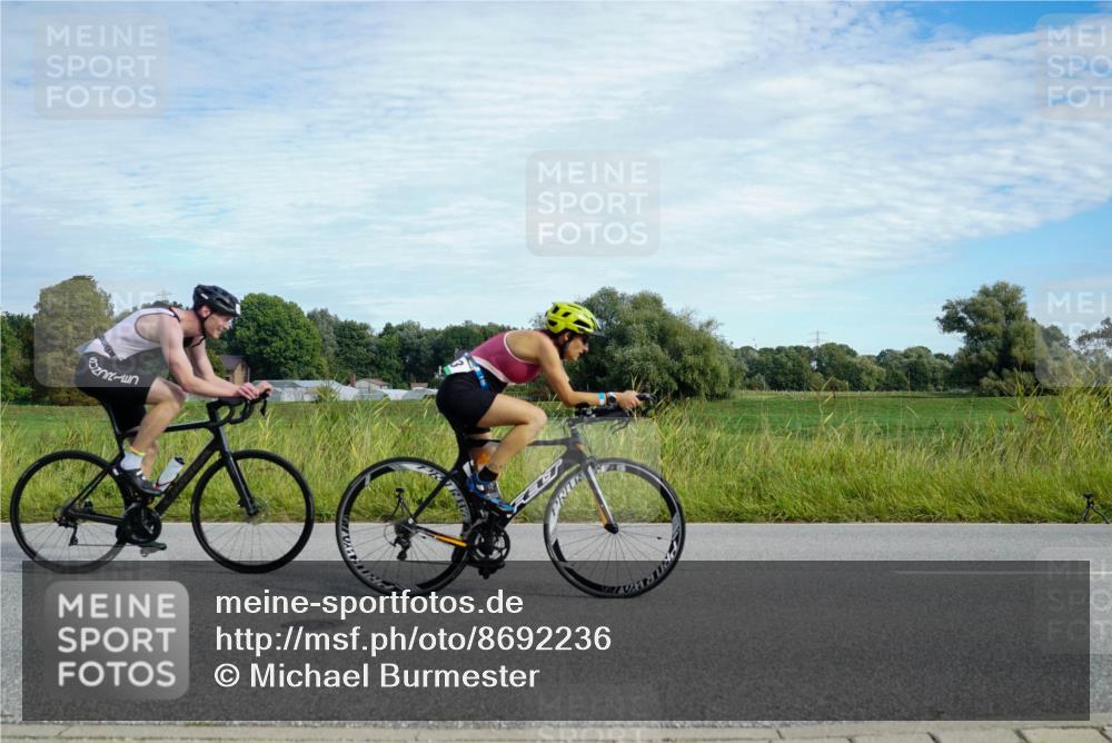31.08.2025 - Elbe Triathlon Hamburg Michael Burmester http://msf.ph/oto/8692236 31.08.2025 10:28:55 Radfahren 833, 881, 884, 1160 meine-sportfotos.de