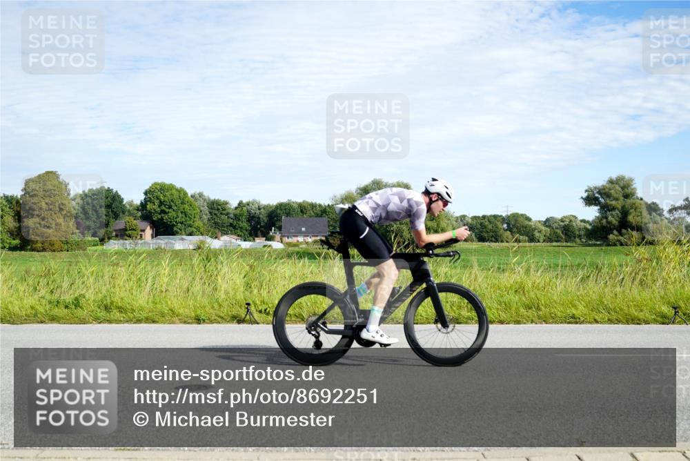31.08.2025 - Elbe Triathlon Hamburg Michael Burmester http://msf.ph/oto/8692251 31.08.2025 10:29:50 Radfahren 775, 888, 894, 1017, 1155 meine-sportfotos.de
