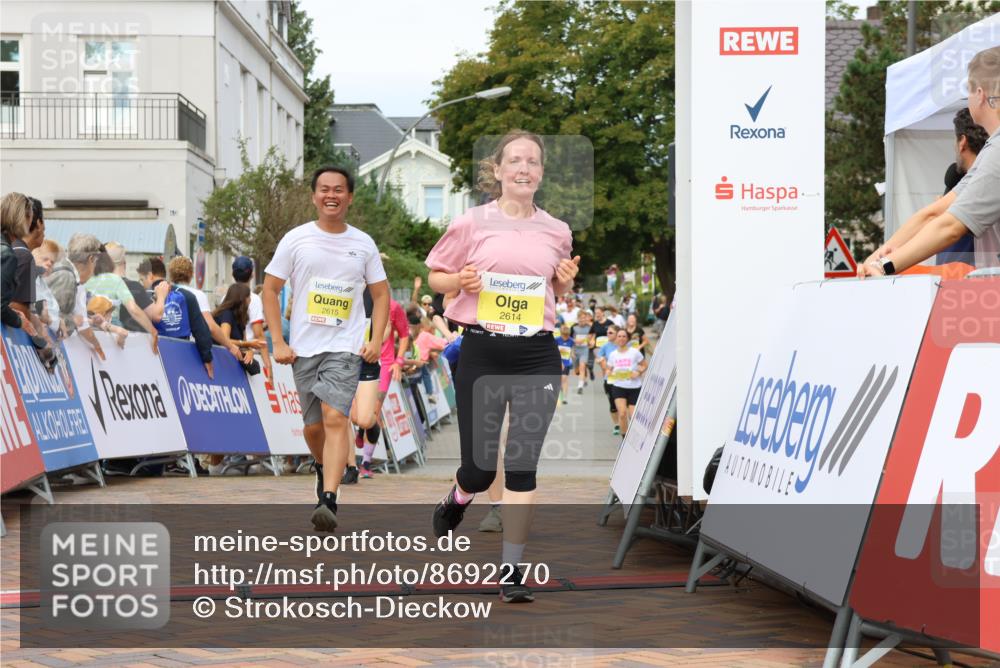 31.08.2025 - 21. Blankeneser Heldenlauf Strokosch-Dieckow http://msf.ph/oto/8692270 31.08.2025 10:29:35 Ziel 2491, 2578, 2614, 2615, 2426, 2684, 2538, 2558, 2277 meine-sportfotos.de