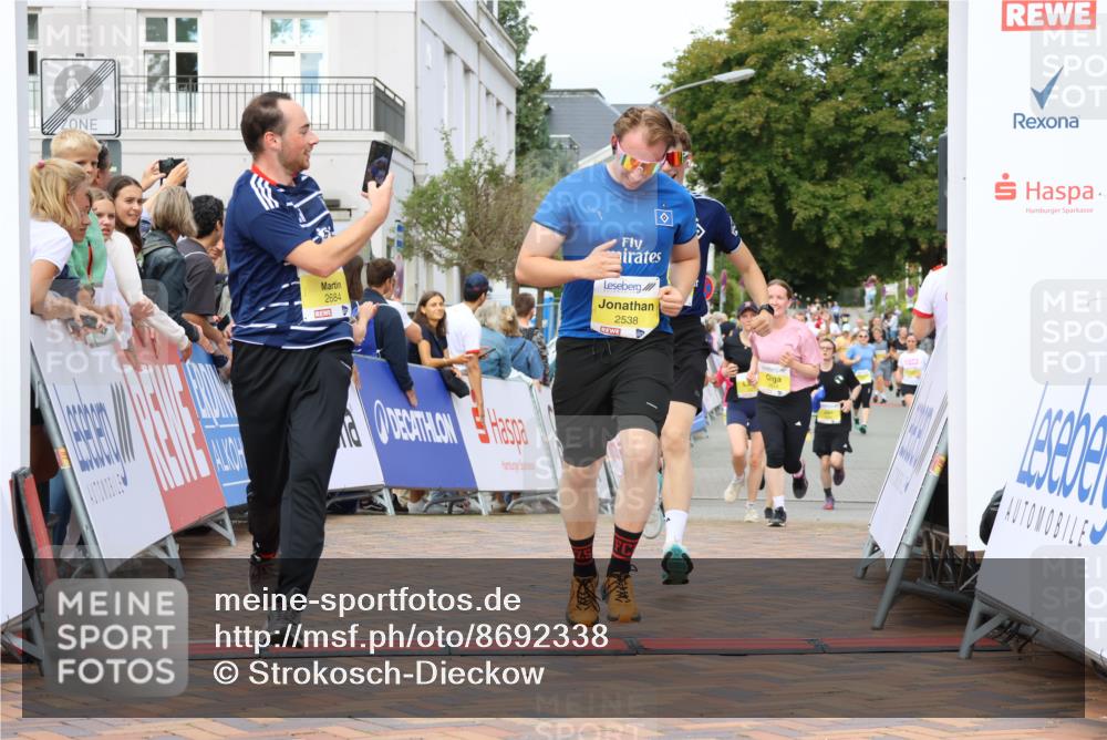 31.08.2025 - 21. Blankeneser Heldenlauf Strokosch-Dieckow http://msf.ph/oto/8692338 31.08.2025 10:29:32 Ziel 2614, 2615, 2684, 2538, 2558, 2277 meine-sportfotos.de