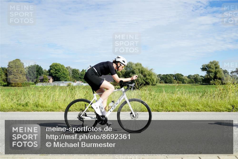 31.08.2025 - Elbe Triathlon Hamburg Michael Burmester http://msf.ph/oto/8692361 31.08.2025 10:33:41 Radfahren 758, 820, 823, 825, 869 meine-sportfotos.de