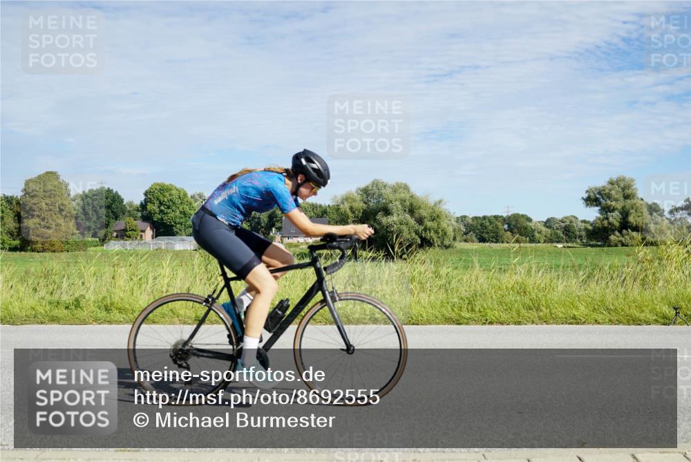 31.08.2025 - Elbe Triathlon Hamburg Michael Burmester http://msf.ph/oto/8692555 31.08.2025 10:39:14 Radfahren 842, 871, 979 meine-sportfotos.de