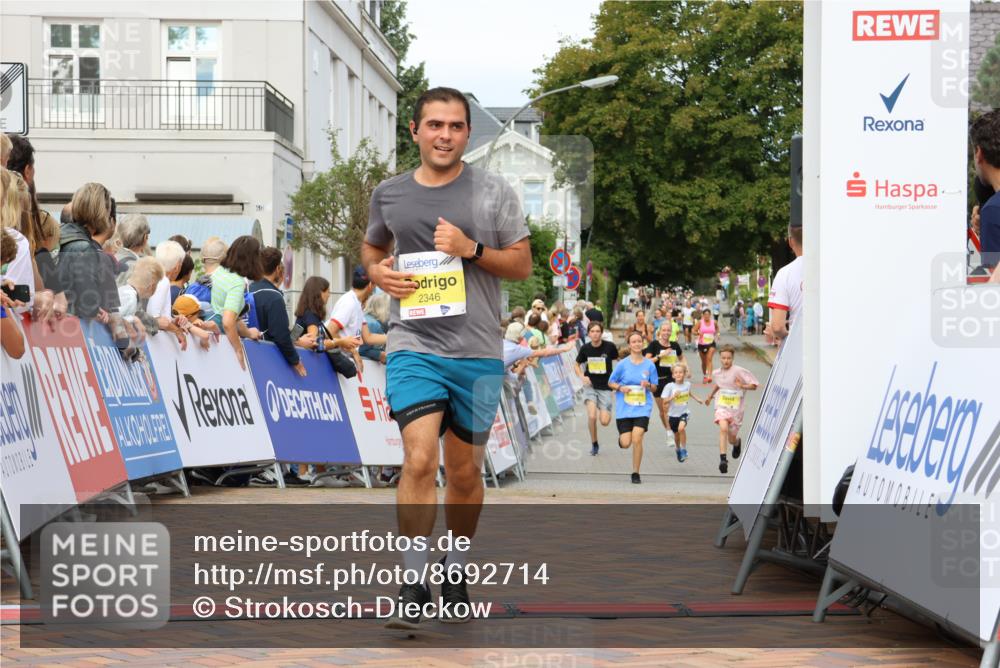 31.08.2025 - 21. Blankeneser Heldenlauf Strokosch-Dieckow http://msf.ph/oto/8692714 31.08.2025 10:28:48 Ziel 2346, 2697, 2700, 2387 meine-sportfotos.de