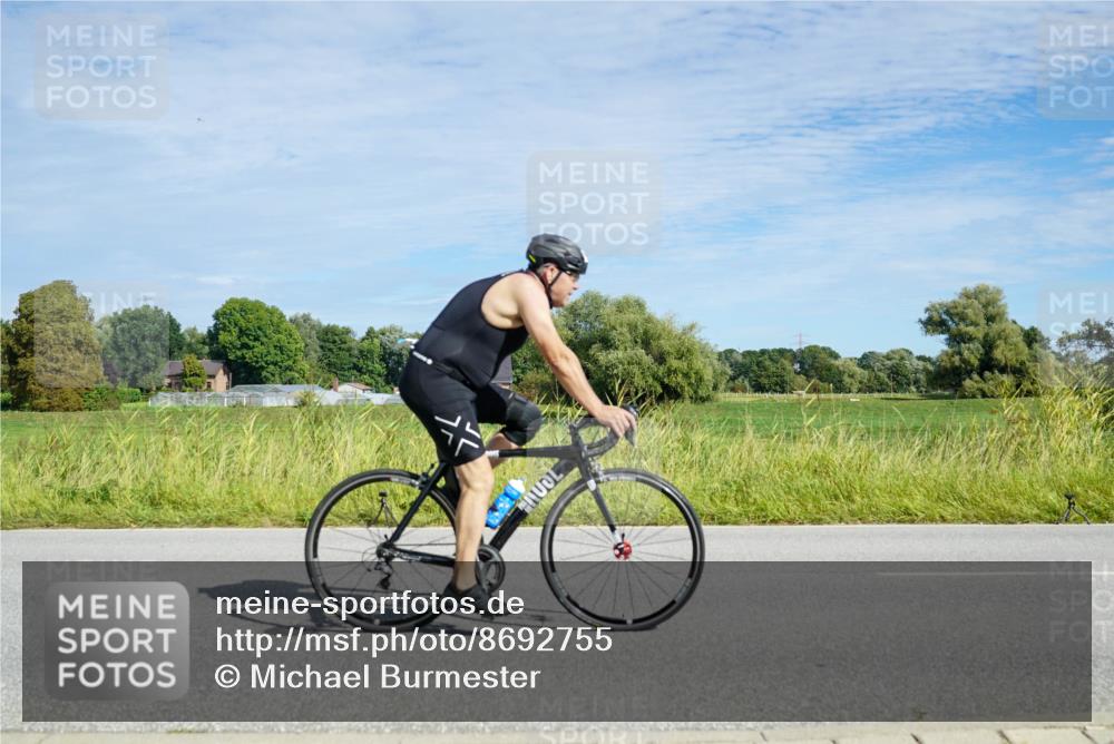 31.08.2025 - Elbe Triathlon Hamburg Michael Burmester http://msf.ph/oto/8692755 31.08.2025 10:46:05 Radfahren 1314, 1317 meine-sportfotos.de