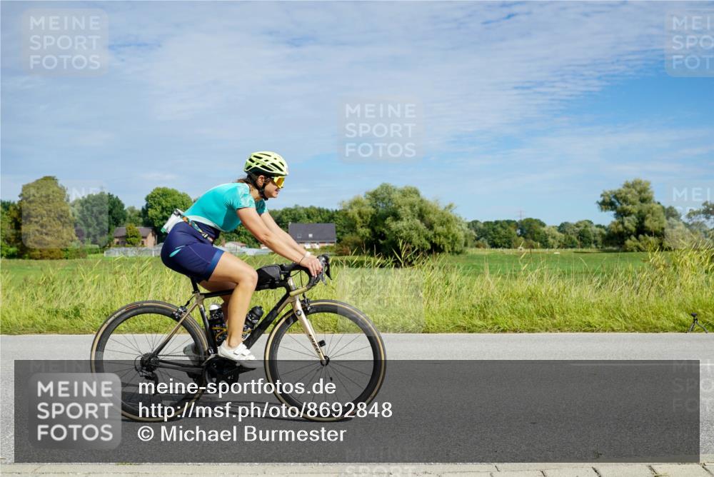 31.08.2025 - Elbe Triathlon Hamburg Michael Burmester http://msf.ph/oto/8692848 31.08.2025 10:49:57 Radfahren 886, 1167, 1364 meine-sportfotos.de