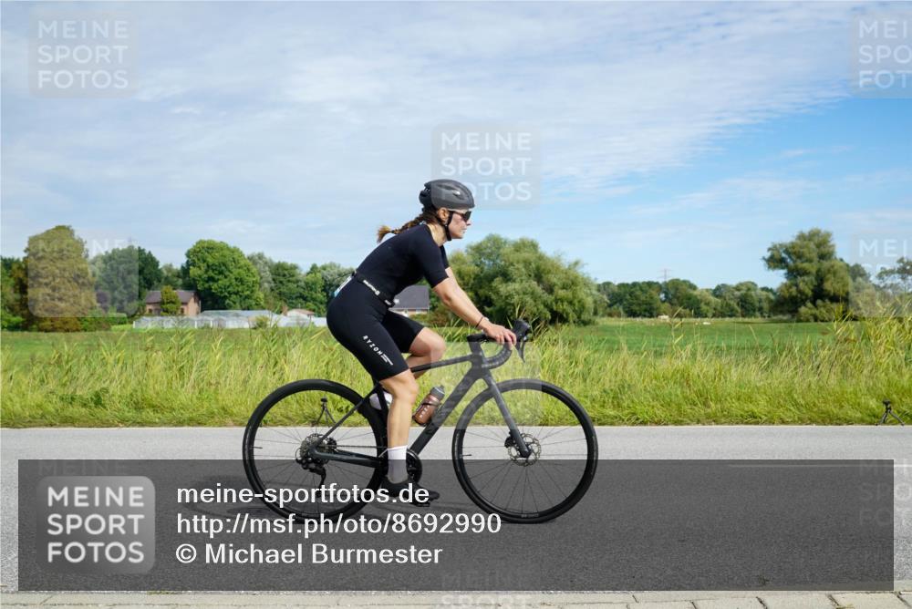 31.08.2025 - Elbe Triathlon Hamburg Michael Burmester http://msf.ph/oto/8692990 31.08.2025 10:54:56 Radfahren 1380, 1382, 1395 meine-sportfotos.de