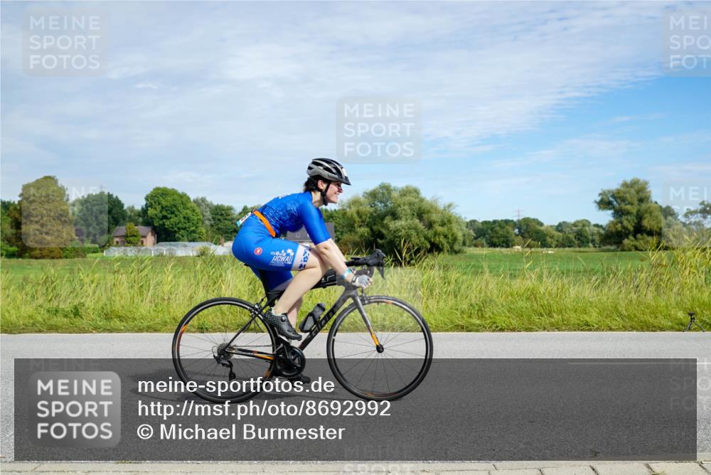 31.08.2025 - Elbe Triathlon Hamburg Michael Burmester http://msf.ph/oto/8692992 31.08.2025 10:55:01 Radfahren 1390, 1395 meine-sportfotos.de