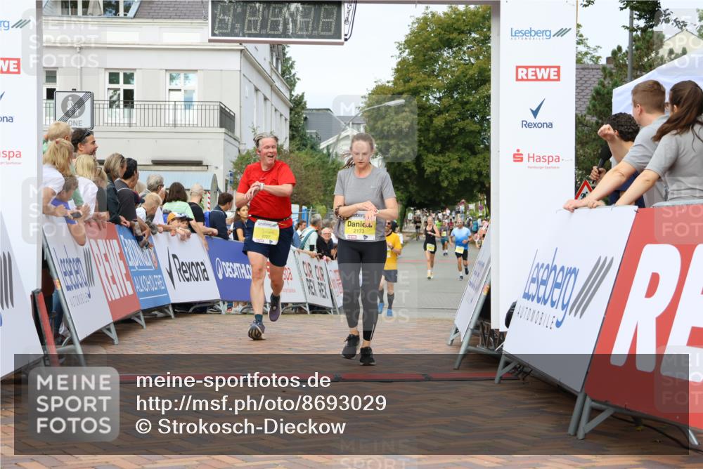 31.08.2025 - 21. Blankeneser Heldenlauf Strokosch-Dieckow http://msf.ph/oto/8693029 31.08.2025 10:28:32 Ziel 2249, 2173, 2727 meine-sportfotos.de