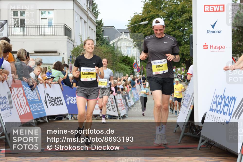 31.08.2025 - 21. Blankeneser Heldenlauf Strokosch-Dieckow http://msf.ph/oto/8693193 31.08.2025 10:28:15 Ziel 2348, 2140, 2133, 2625, 2088 meine-sportfotos.de