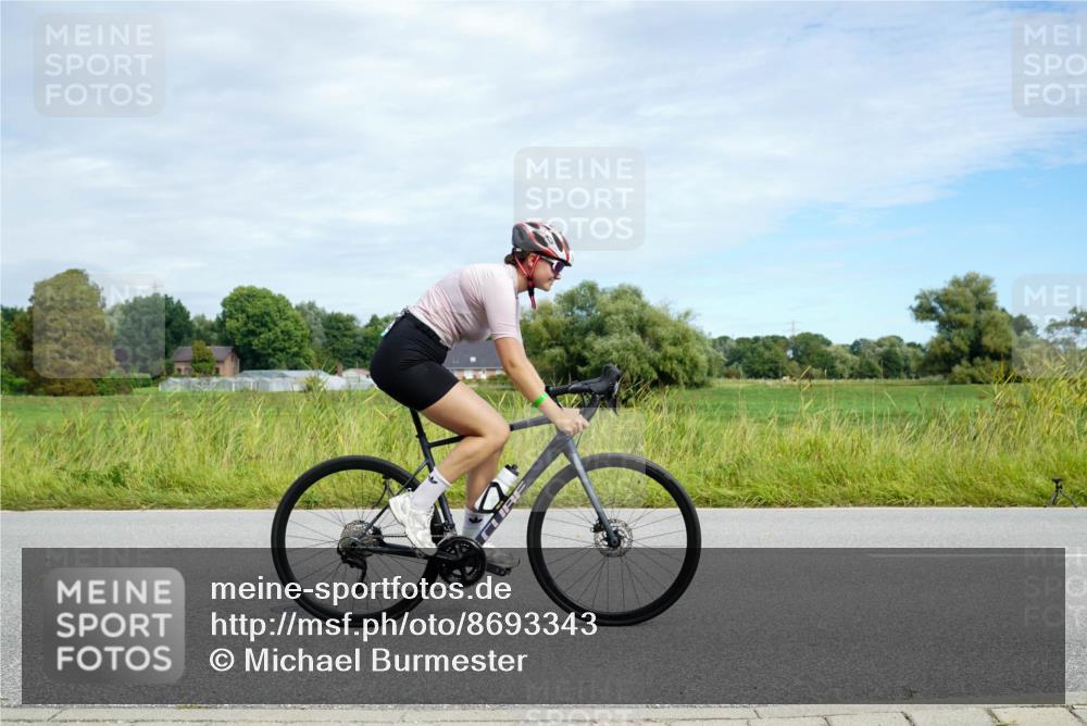 31.08.2025 - Elbe Triathlon Hamburg Michael Burmester http://msf.ph/oto/8693343 31.08.2025 11:09:06 Radfahren 1389, 1513, 1515 meine-sportfotos.de