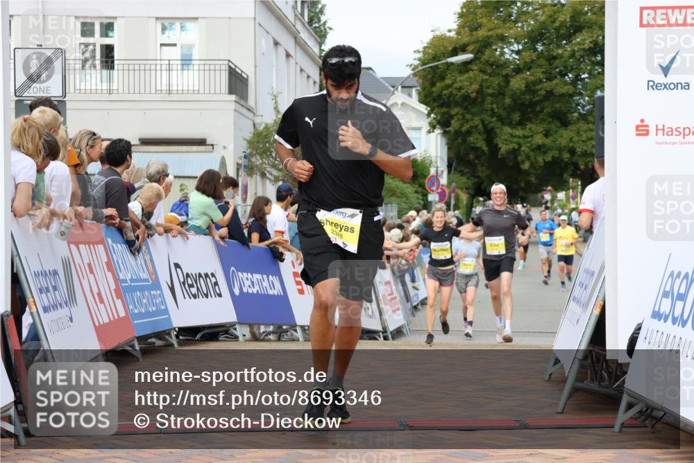 31.08.2025 - 21. Blankeneser Heldenlauf Strokosch-Dieckow http://msf.ph/oto/8693346 31.08.2025 10:28:11 Ziel 2348, 2067, 2140, 2133, 2261 meine-sportfotos.de