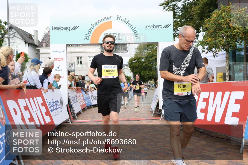 31.08.2025 - 21. Blankeneser Heldenlauf Strokosch-Dieckow http://msf.ph/oto/8693680 31.08.2025 10:27:51 Ziel 2577, 2775, 2425, 2345, 2344, 2402, 2080, 2197 meine-sportfotos.de