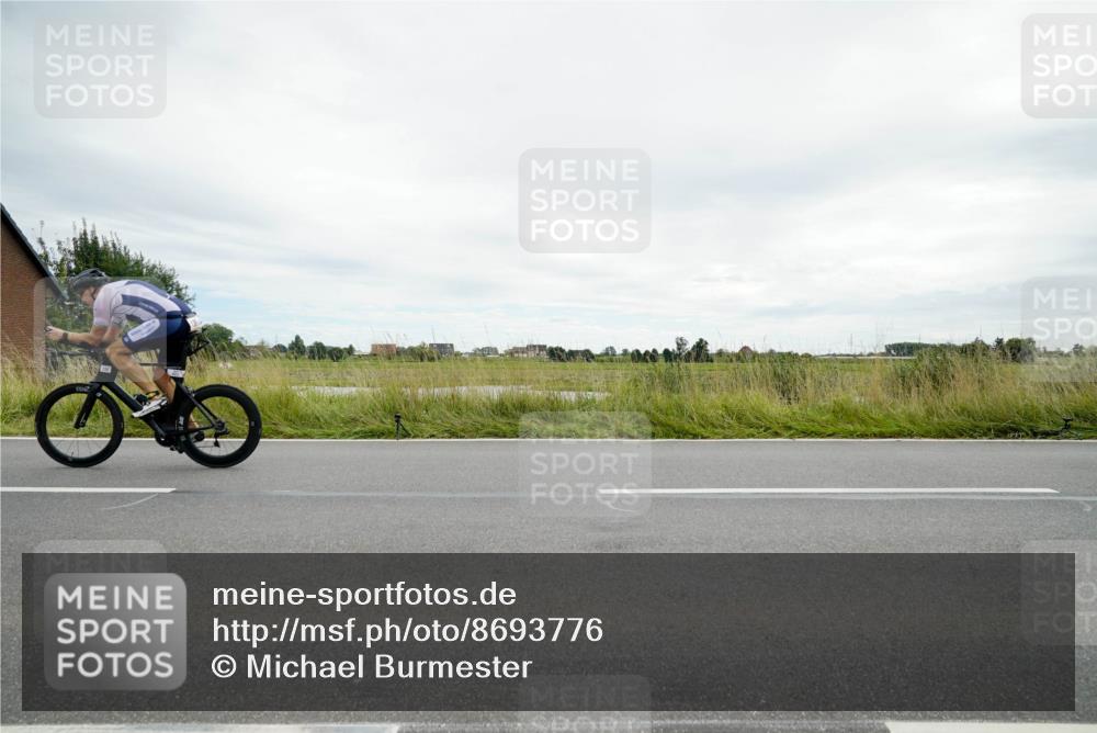31.08.2025 - Elbe Triathlon Hamburg Michael Burmester http://msf.ph/oto/8693776 31.08.2025 14:07:31 Radfahren  meine-sportfotos.de