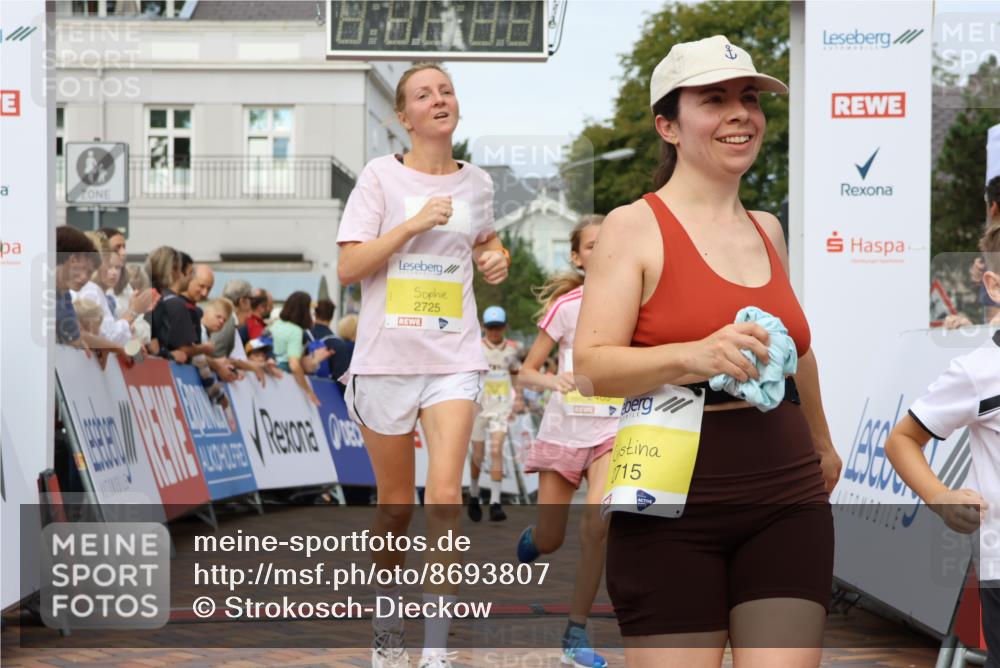 31.08.2025 - 21. Blankeneser Heldenlauf Strokosch-Dieckow http://msf.ph/oto/8693807 31.08.2025 10:27:27 Ziel 2715, 2463, 2725, 2533, 2709 meine-sportfotos.de
