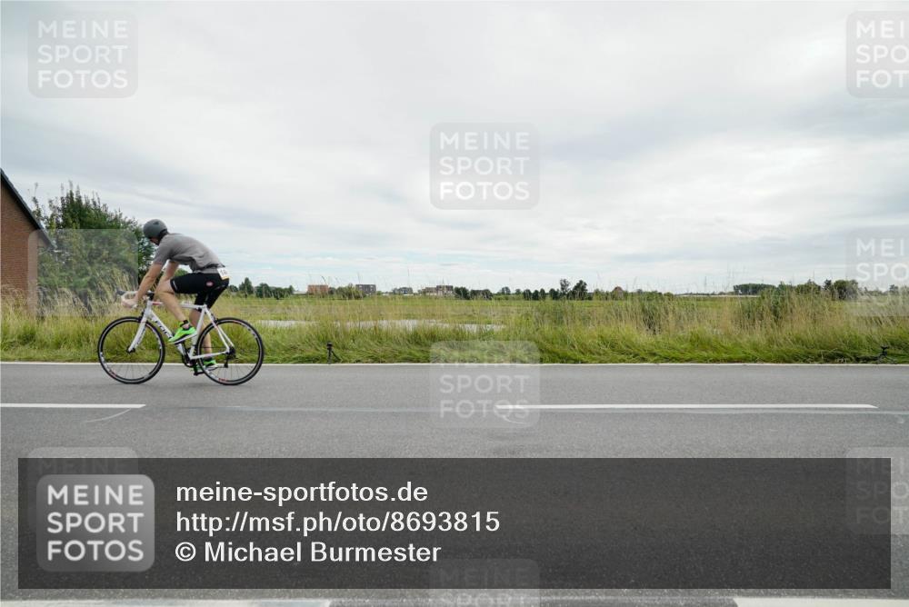 31.08.2025 - Elbe Triathlon Hamburg Michael Burmester http://msf.ph/oto/8693815 31.08.2025 14:09:24 Radfahren  meine-sportfotos.de