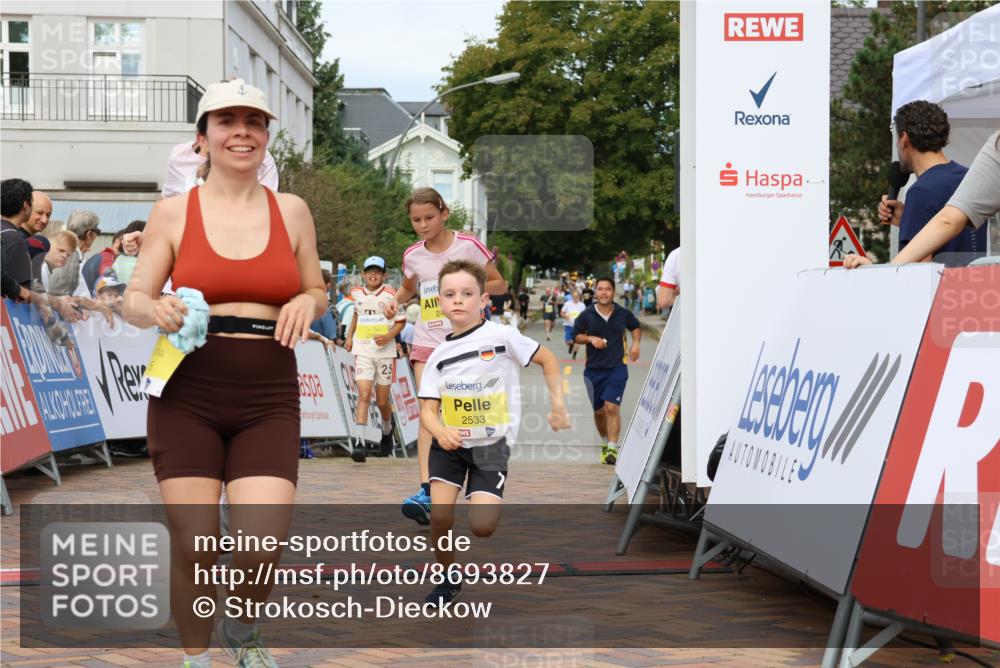31.08.2025 - 21. Blankeneser Heldenlauf Strokosch-Dieckow http://msf.ph/oto/8693827 31.08.2025 10:27:26 Ziel 2715, 2463, 2559, 2725, 2533, 2709 meine-sportfotos.de