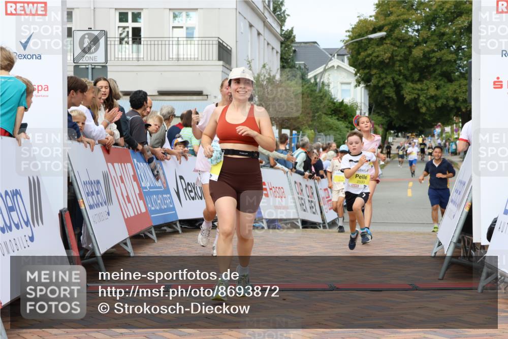 31.08.2025 - 21. Blankeneser Heldenlauf Strokosch-Dieckow http://msf.ph/oto/8693872 31.08.2025 10:27:25 Ziel 2715, 2204, 2463, 2559, 2725, 2533 meine-sportfotos.de