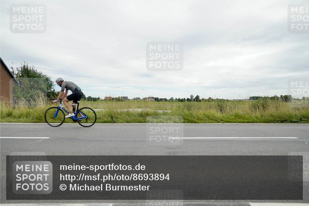 31.08.2025 - Elbe Triathlon Hamburg Michael Burmester http://msf.ph/oto/8693894 31.08.2025 14:12:43 Radfahren 137, 140 meine-sportfotos.de