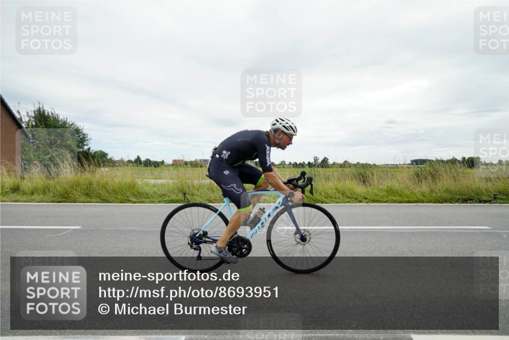 31.08.2025 - Elbe Triathlon Hamburg Michael Burmester http://msf.ph/oto/8693951 31.08.2025 14:15:09 Radfahren  meine-sportfotos.de
