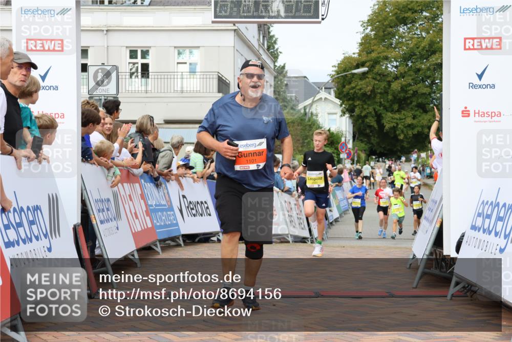 31.08.2025 - 21. Blankeneser Heldenlauf Strokosch-Dieckow http://msf.ph/oto/8694156 31.08.2025 10:27:05 Ziel 1101, 2468, 2393, 2205, 2521 meine-sportfotos.de