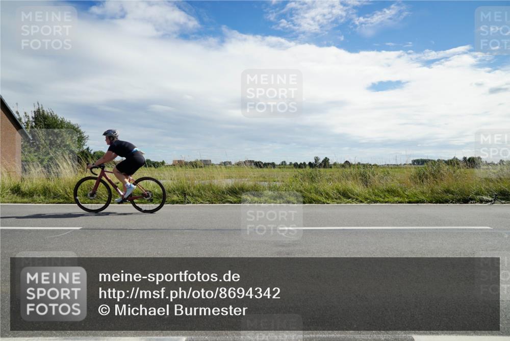 31.08.2025 - Elbe Triathlon Hamburg Michael Burmester http://msf.ph/oto/8694342 31.08.2025 14:53:59 Radfahren  meine-sportfotos.de