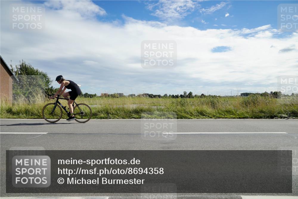 31.08.2025 - Elbe Triathlon Hamburg Michael Burmester http://msf.ph/oto/8694358 31.08.2025 14:54:58 Radfahren  meine-sportfotos.de
