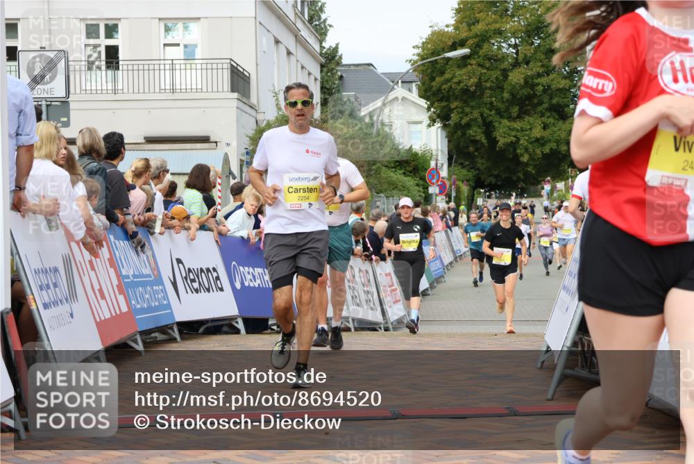 31.08.2025 - 21. Blankeneser Heldenlauf Strokosch-Dieckow http://msf.ph/oto/8694520 31.08.2025 10:26:32 Ziel 2706, 2254, 2497, 2688, 2007 meine-sportfotos.de