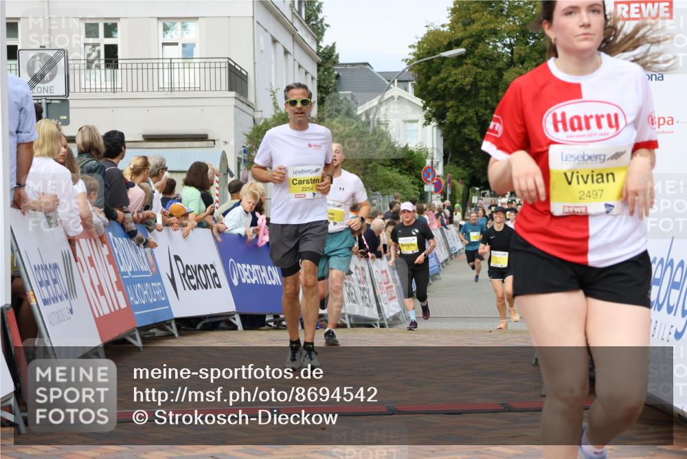 31.08.2025 - 21. Blankeneser Heldenlauf Strokosch-Dieckow http://msf.ph/oto/8694542 31.08.2025 10:26:32 Ziel 2706, 2254, 2497, 2688, 2007 meine-sportfotos.de