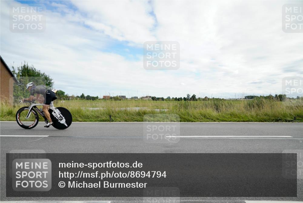 31.08.2025 - Elbe Triathlon Hamburg Michael Burmester http://msf.ph/oto/8694794 31.08.2025 15:43:19 Radfahren  meine-sportfotos.de