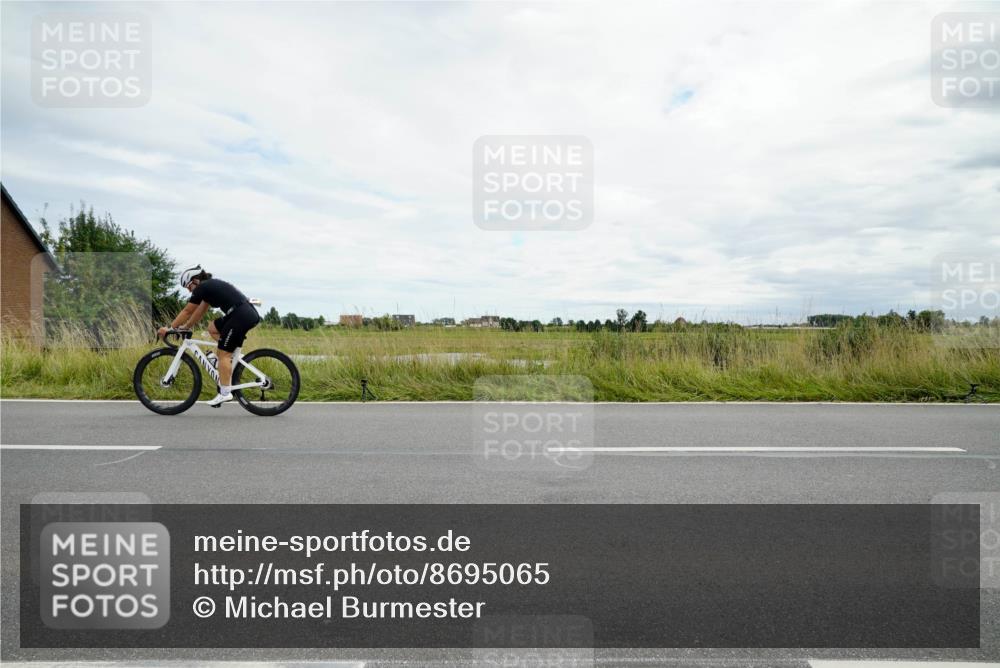 31.08.2025 - Elbe Triathlon Hamburg Michael Burmester http://msf.ph/oto/8695065 31.08.2025 16:16:44 Radfahren  meine-sportfotos.de