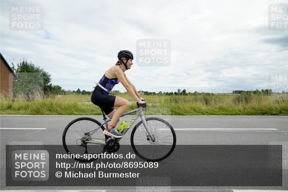 31.08.2025 - Elbe Triathlon Hamburg Michael Burmester http://msf.ph/oto/8695089 31.08.2025 16:19:42 Radfahren  meine-sportfotos.de