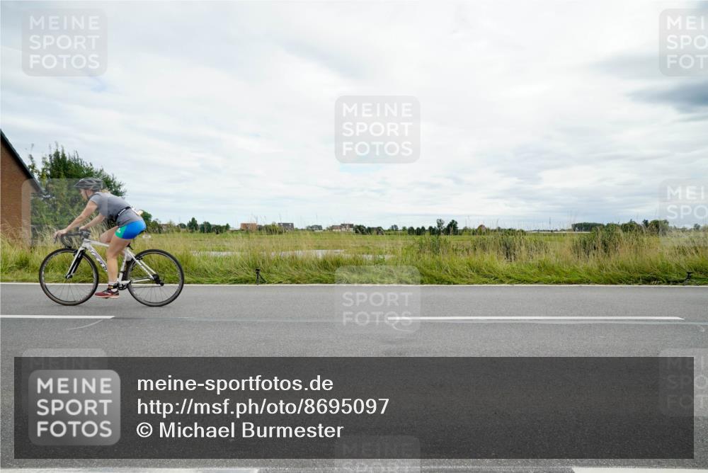 31.08.2025 - Elbe Triathlon Hamburg Michael Burmester http://msf.ph/oto/8695097 31.08.2025 16:20:38 Radfahren  meine-sportfotos.de