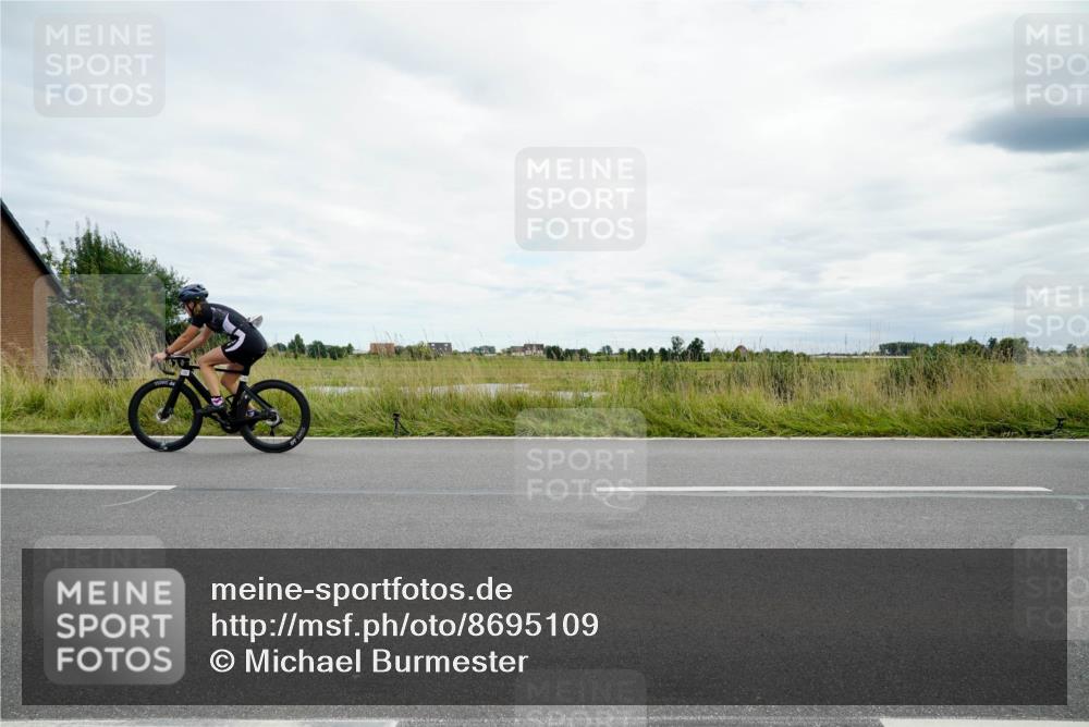 31.08.2025 - Elbe Triathlon Hamburg Michael Burmester http://msf.ph/oto/8695109 31.08.2025 16:22:32 Radfahren  meine-sportfotos.de