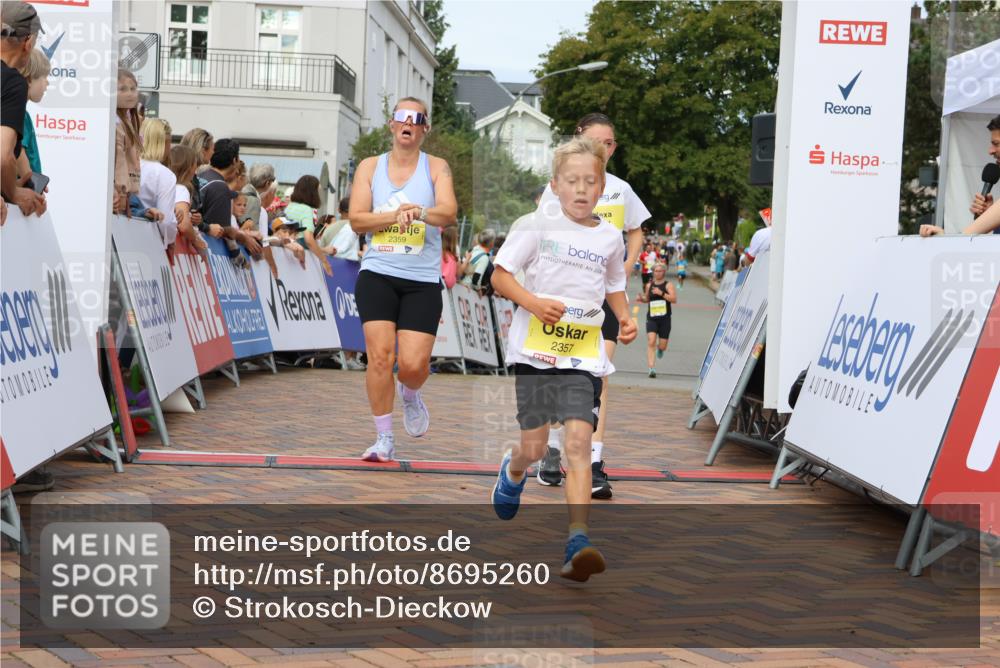 31.08.2025 - 21. Blankeneser Heldenlauf Strokosch-Dieckow http://msf.ph/oto/8695260 31.08.2025 10:25:10 Ziel 2641, 2357, 2183, 2717, 2285, 2286, 2331, 2053, 2359, 2661 meine-sportfotos.de