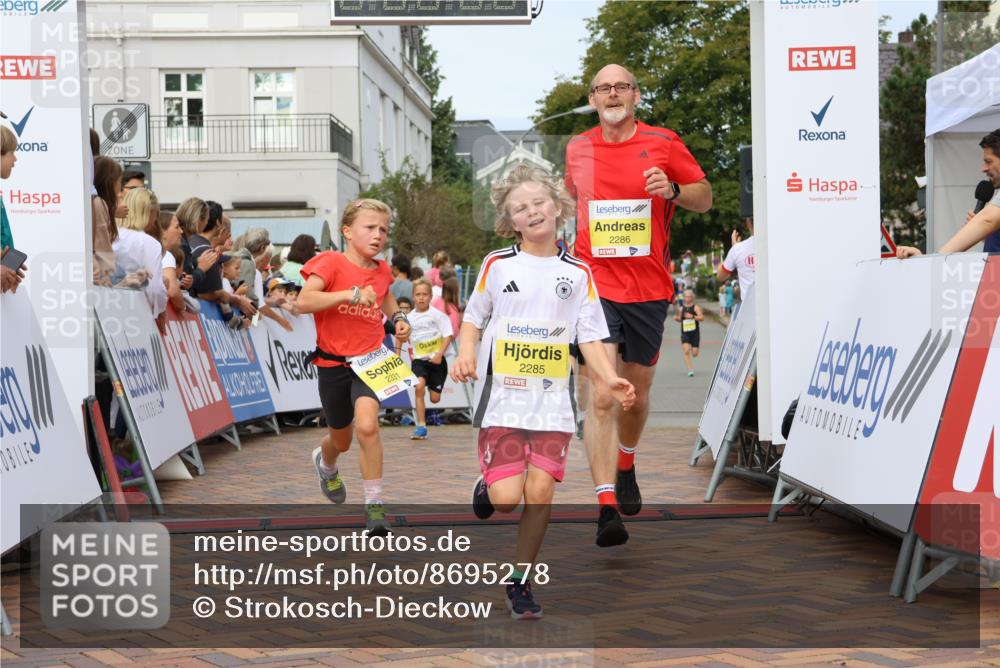 31.08.2025 - 21. Blankeneser Heldenlauf Strokosch-Dieckow http://msf.ph/oto/8695278 31.08.2025 10:25:07 Ziel 2357, 2183, 2717, 2285, 2286, 2331, 2359, 2661 meine-sportfotos.de