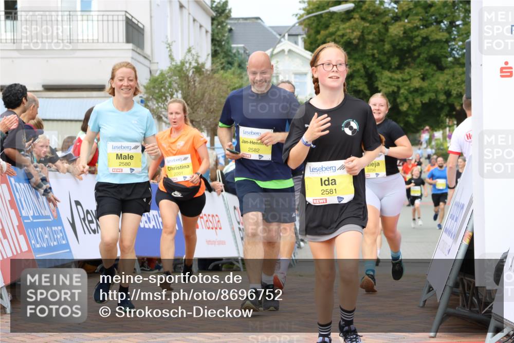 31.08.2025 - 21. Blankeneser Heldenlauf Strokosch-Dieckow http://msf.ph/oto/8696752 31.08.2025 10:32:35 Ziel 2490, 2256, 2257, 2644, 2581, 2582, 2580, 2201 meine-sportfotos.de