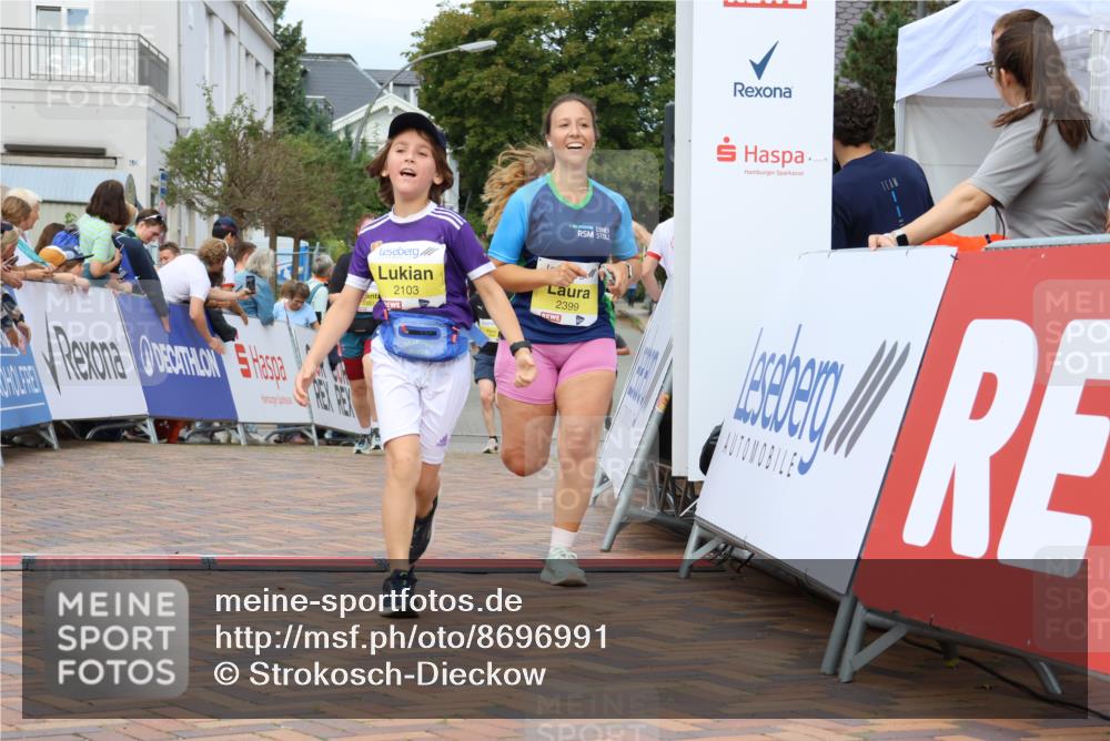 31.08.2025 - 21. Blankeneser Heldenlauf Strokosch-Dieckow http://msf.ph/oto/8696991 31.08.2025 10:31:17 Ziel 2437, 2324, 2551, 2121, 2307, 2649, 2647, 2399, 2103 meine-sportfotos.de
