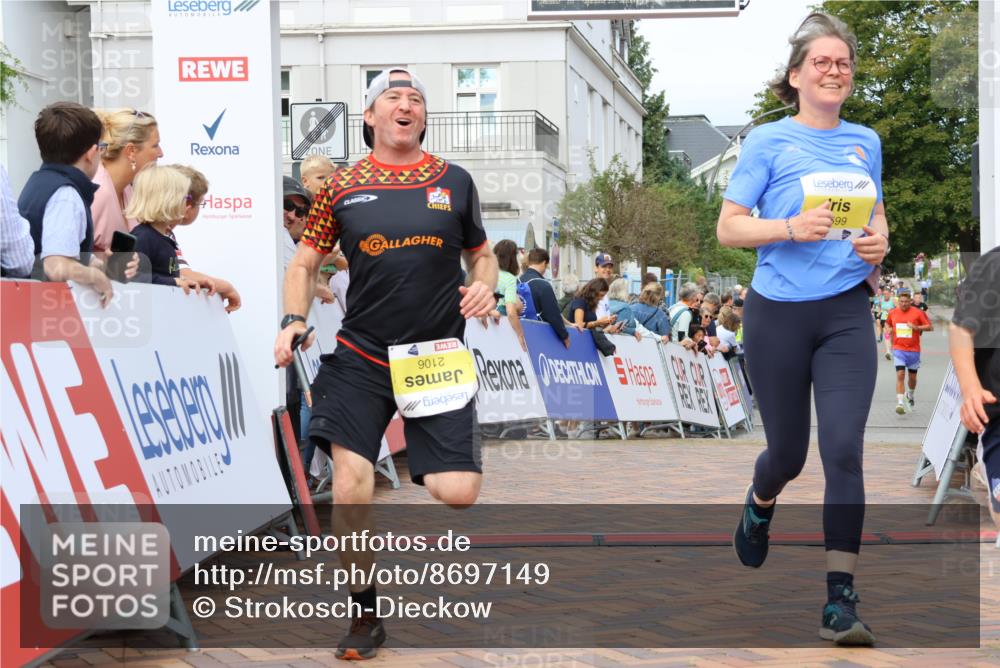 31.08.2025 - 21. Blankeneser Heldenlauf Strokosch-Dieckow http://msf.ph/oto/8697149 31.08.2025 10:30:37 Ziel 2560, 2106, 2599, 2102 meine-sportfotos.de