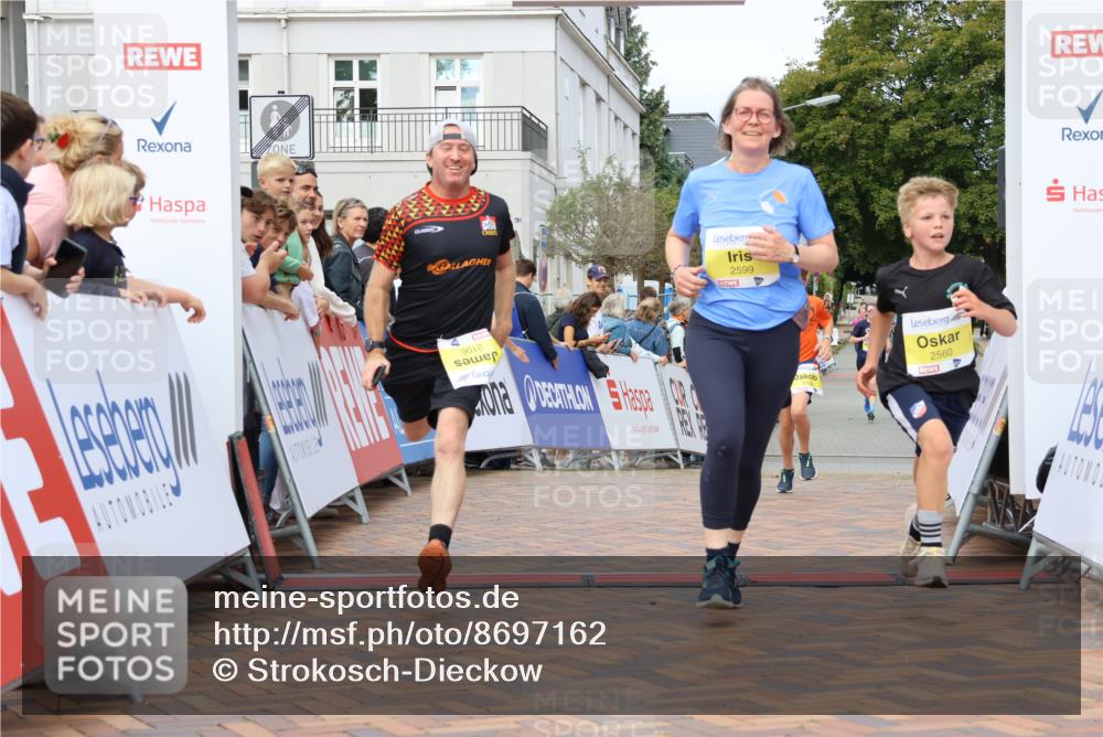 31.08.2025 - 21. Blankeneser Heldenlauf Strokosch-Dieckow http://msf.ph/oto/8697162 31.08.2025 10:30:37 Ziel 2560, 2106, 2599, 2102 meine-sportfotos.de
