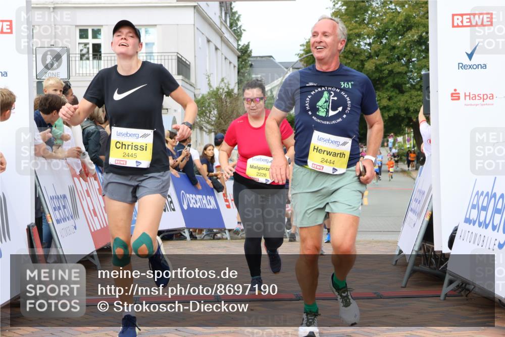 31.08.2025 - 21. Blankeneser Heldenlauf Strokosch-Dieckow http://msf.ph/oto/8697190 31.08.2025 10:30:15 Ziel 2445, 2444, 2616, 2253, 2226, 2588, 2731, 2543 meine-sportfotos.de