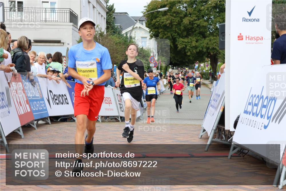 31.08.2025 - 21. Blankeneser Heldenlauf Strokosch-Dieckow http://msf.ph/oto/8697222 31.08.2025 10:30:06 Ziel 2210, 2260, 2169, 2543 meine-sportfotos.de