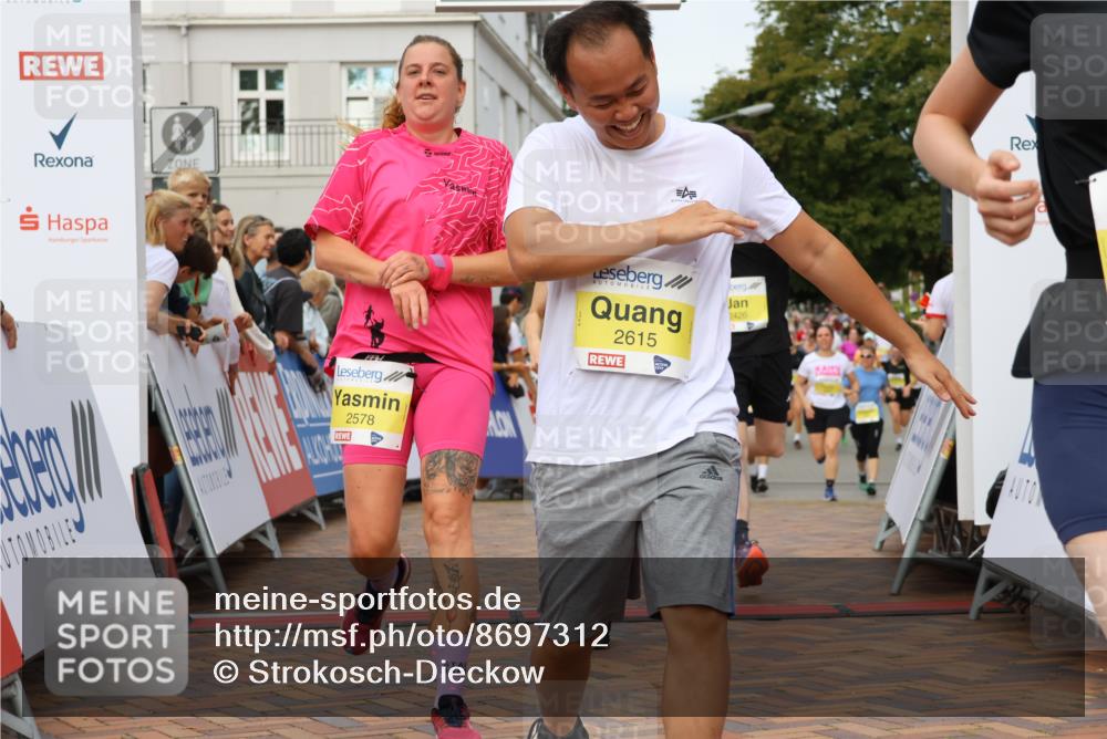 31.08.2025 - 21. Blankeneser Heldenlauf Strokosch-Dieckow http://msf.ph/oto/8697312 31.08.2025 10:29:38 Ziel 2491, 2683, 2578, 2614, 2615, 2426, 2684, 2538, 2558, 2277 meine-sportfotos.de