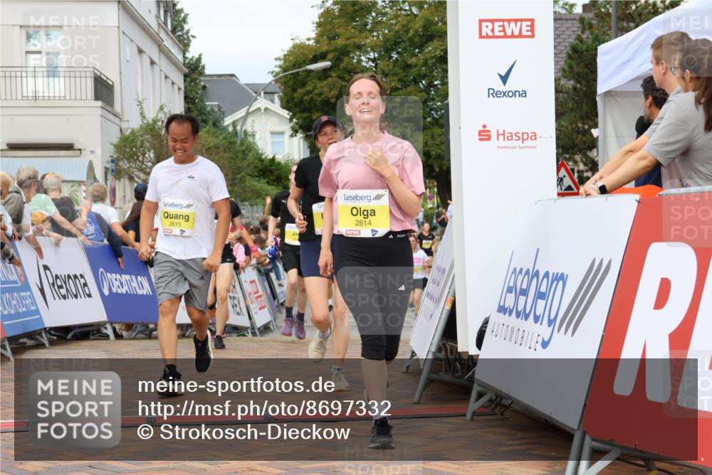 31.08.2025 - 21. Blankeneser Heldenlauf Strokosch-Dieckow http://msf.ph/oto/8697332 31.08.2025 10:29:36 Ziel 2491, 2578, 2614, 2615, 2426, 2684, 2538, 2558, 2277 meine-sportfotos.de
