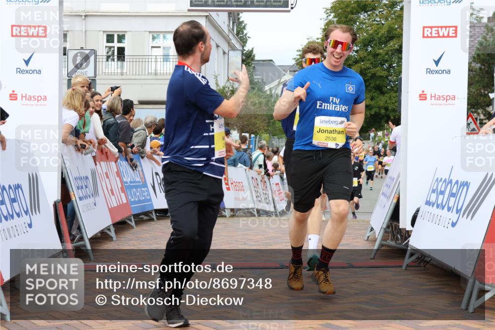 31.08.2025 - 21. Blankeneser Heldenlauf Strokosch-Dieckow http://msf.ph/oto/8697348 31.08.2025 10:29:33 Ziel 2578, 2614, 2615, 2684, 2538, 2558, 2277 meine-sportfotos.de