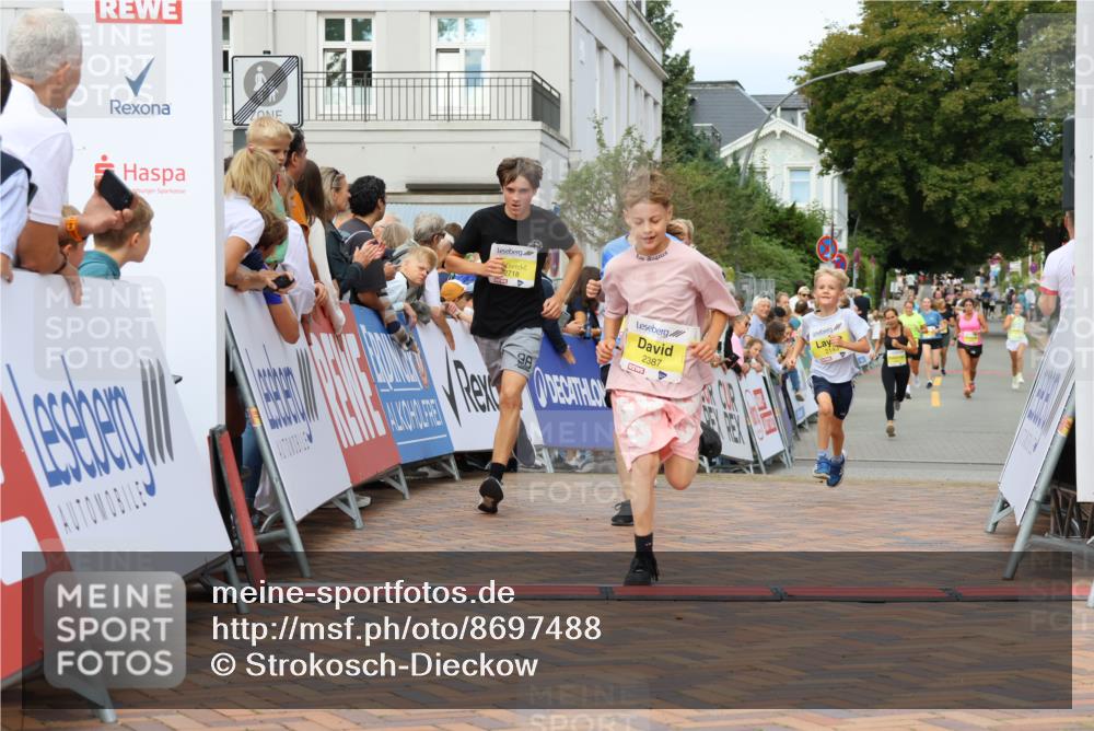 31.08.2025 - 21. Blankeneser Heldenlauf Strokosch-Dieckow http://msf.ph/oto/8697488 31.08.2025 10:28:52 Ziel 2060, 2346, 2718, 2719, 2143, 2387 meine-sportfotos.de