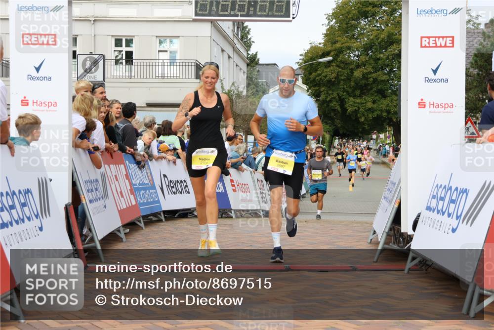 31.08.2025 - 21. Blankeneser Heldenlauf Strokosch-Dieckow http://msf.ph/oto/8697515 31.08.2025 10:28:43 Ziel 2346, 2697, 2700, 2351, 2687 meine-sportfotos.de