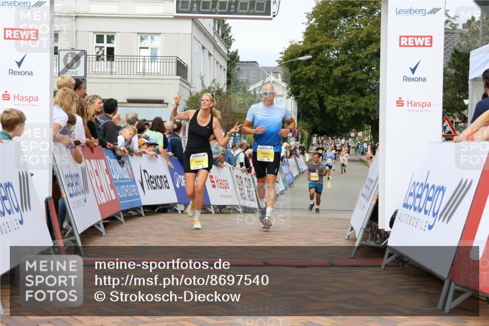 31.08.2025 - 21. Blankeneser Heldenlauf Strokosch-Dieckow http://msf.ph/oto/8697540 31.08.2025 10:28:41 Ziel 2727, 2697, 2700, 2351, 2687 meine-sportfotos.de